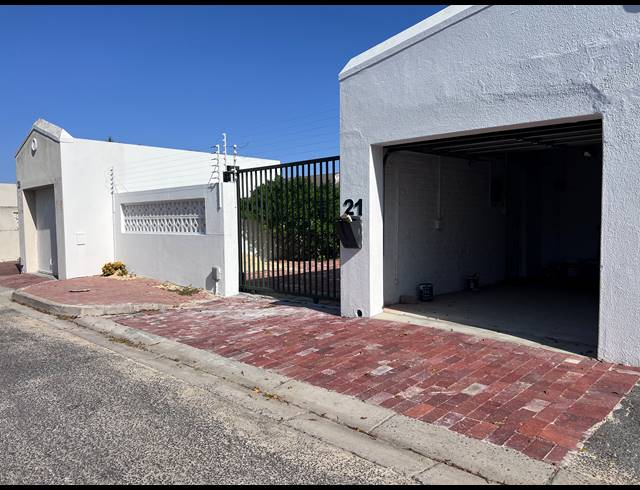 2 BEDROOM HOUSE TO LET IN FLAMINGO VLEI
